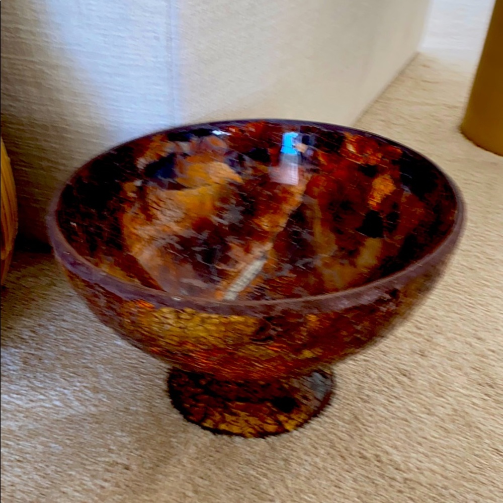 Glass decorative bowl